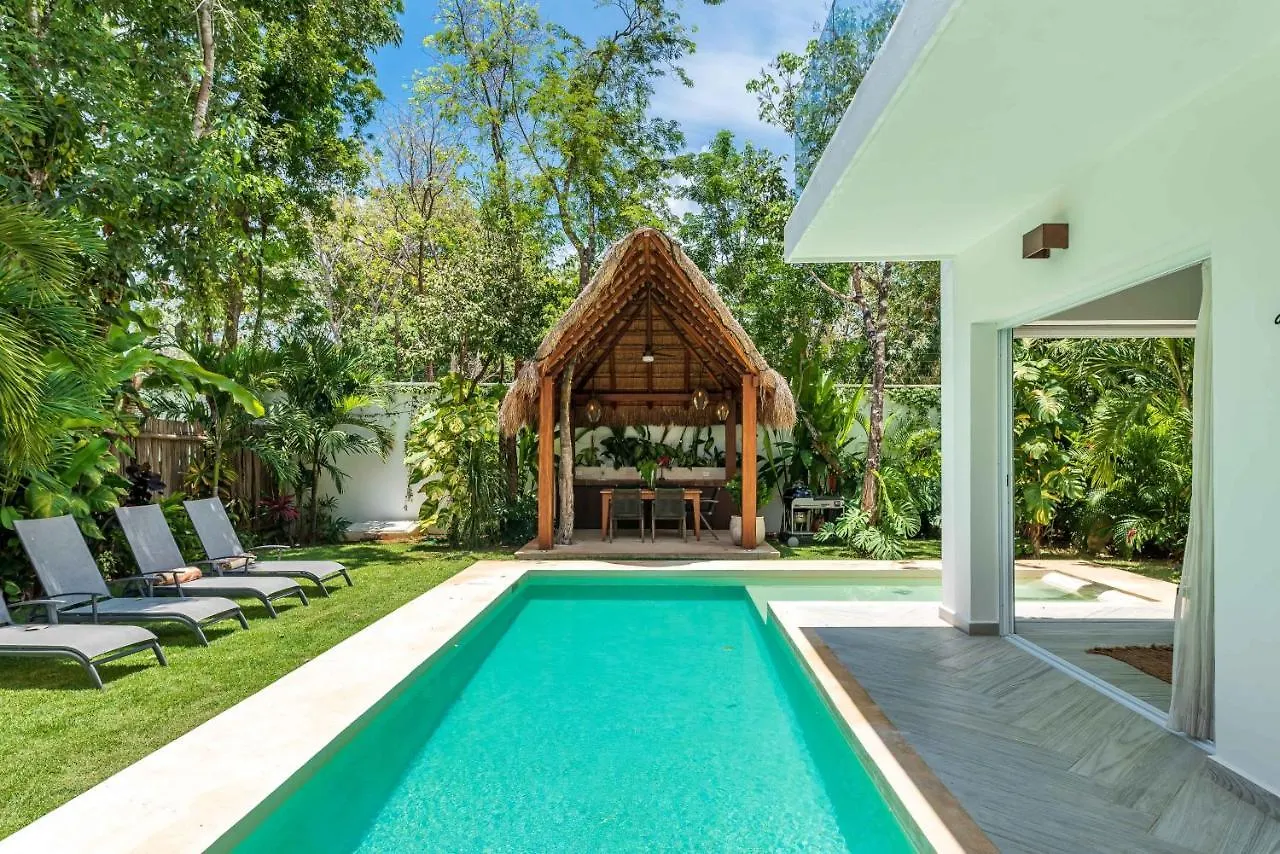 Villa Ek'Balam & Villa Flamingo, Luxury Villas, Private Pool, Private Garden, Jacuzzi, 24H Security Tulum
