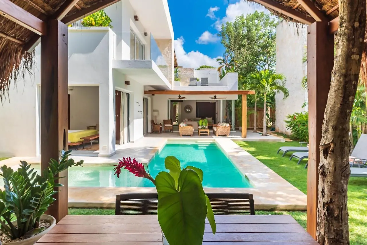 Villa Ek'Balam & Villa Flamingo, Luxury Villas, Private Pool, Private Garden, Jacuzzi, 24H Security Tulum